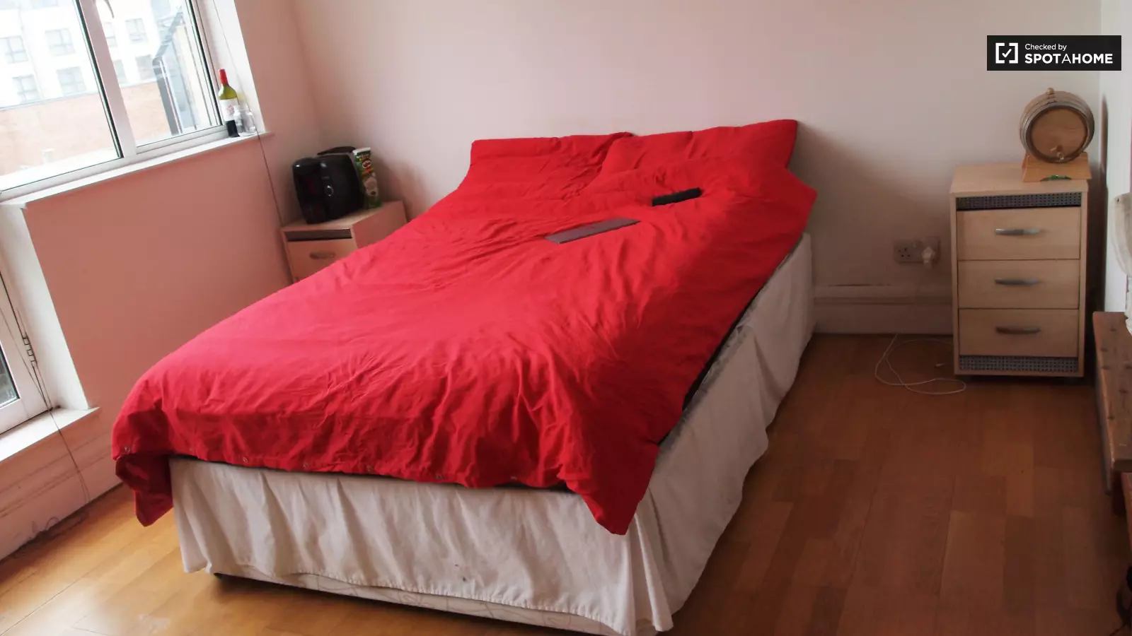 Flat Spa Road in Greater London