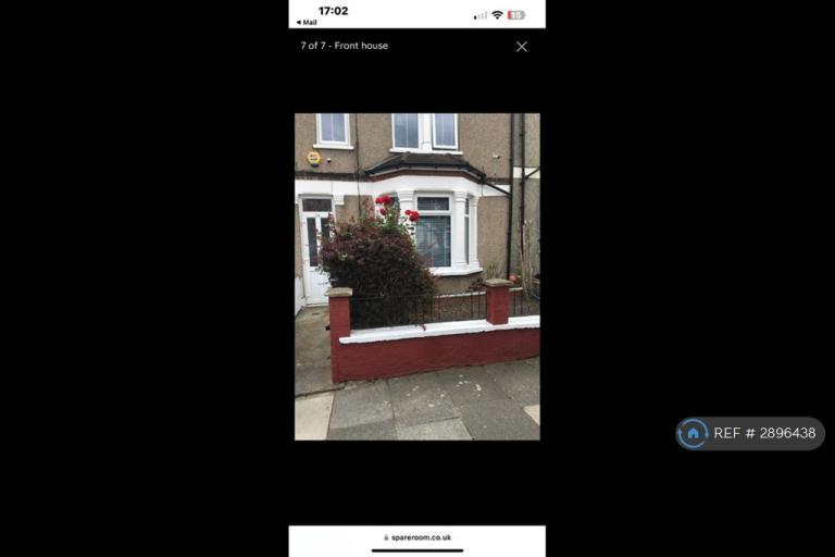 Flat Myrtledene Road in Greater London