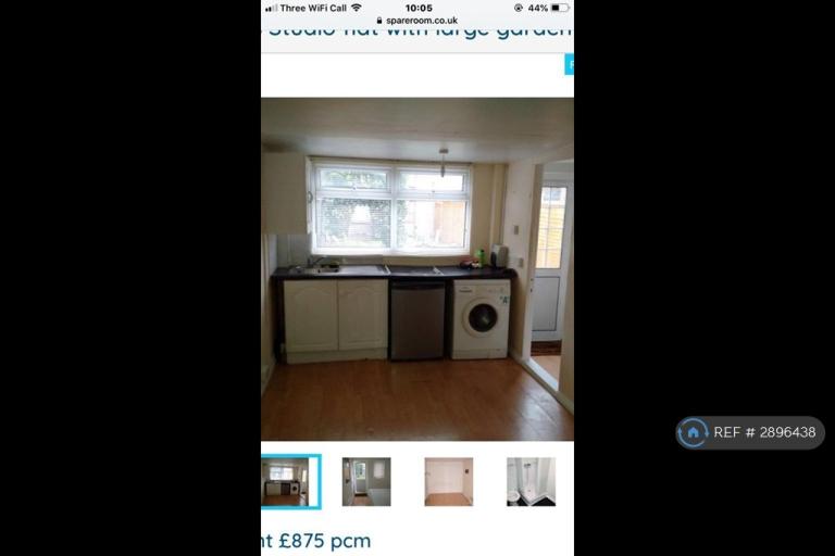 Flat Myrtledene Road in Greater London