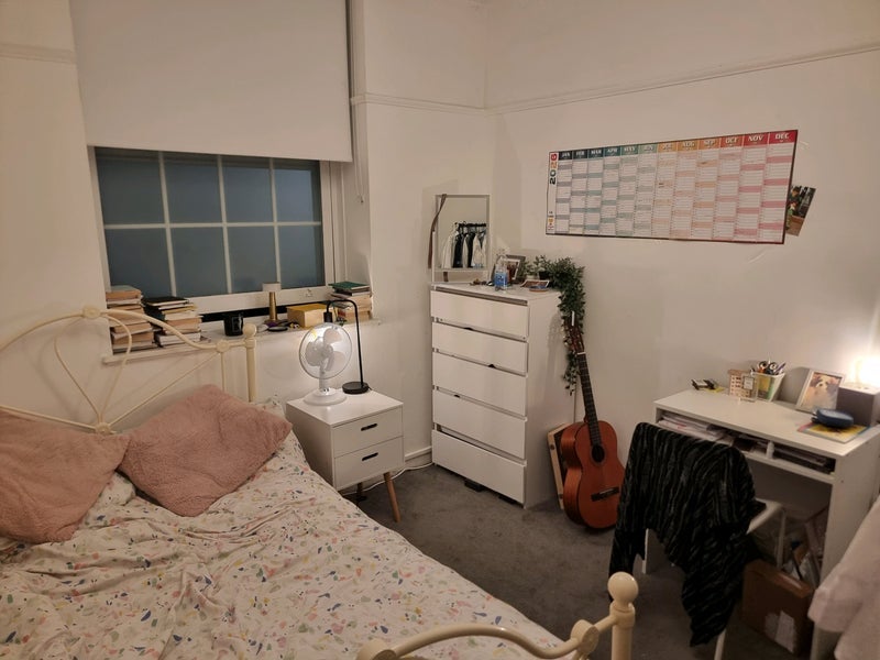 Room Becklow Gardens in Greater London