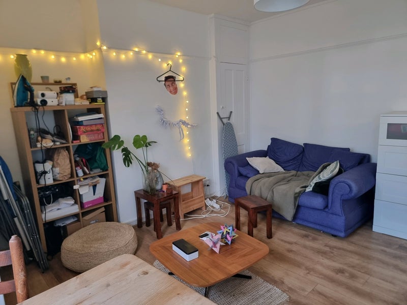 Room Becklow Gardens in Greater London