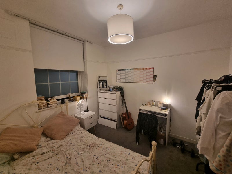 Room Becklow Gardens in Greater London