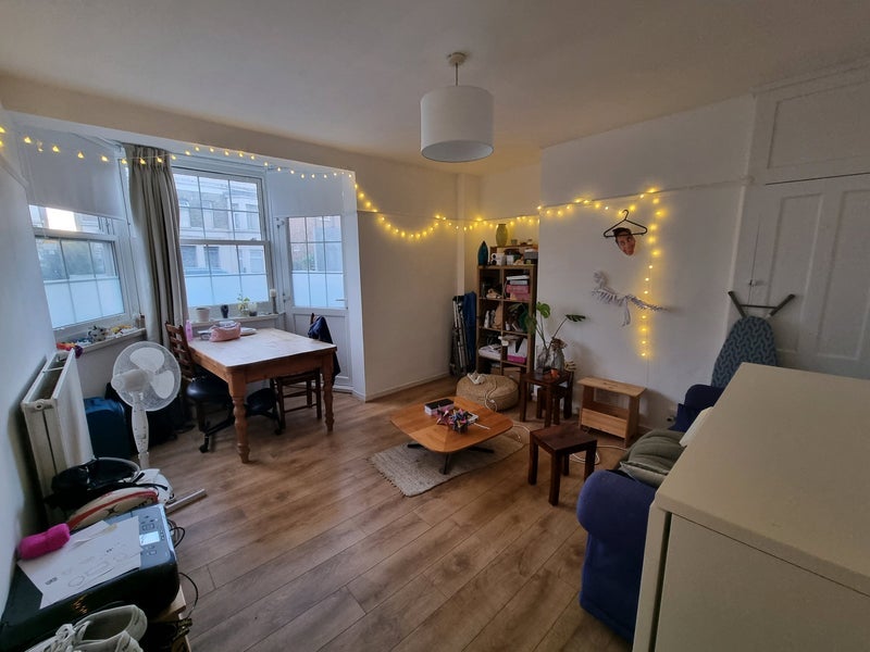 Room Becklow Gardens in Greater London