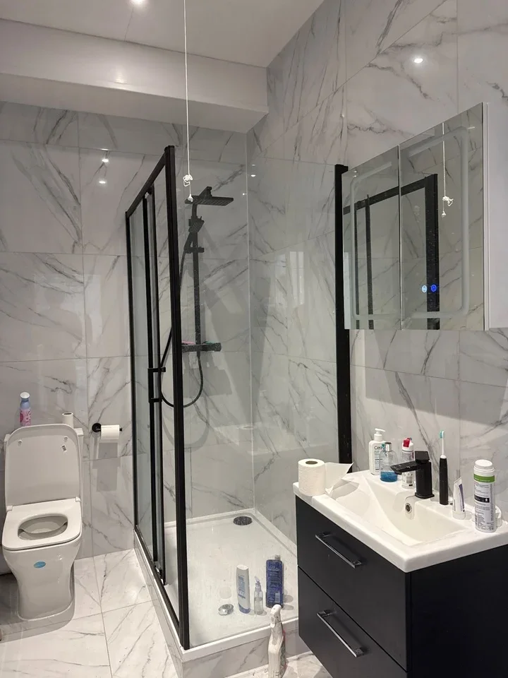 Room Halford Road in Greater London