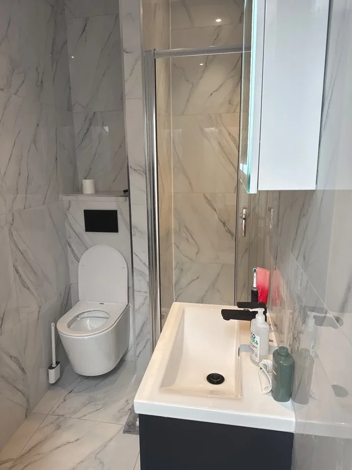 Room Halford Road in Greater London