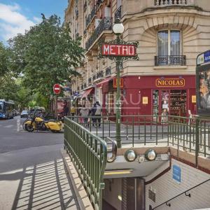 Room Rue Mallet-Stevens in Paris