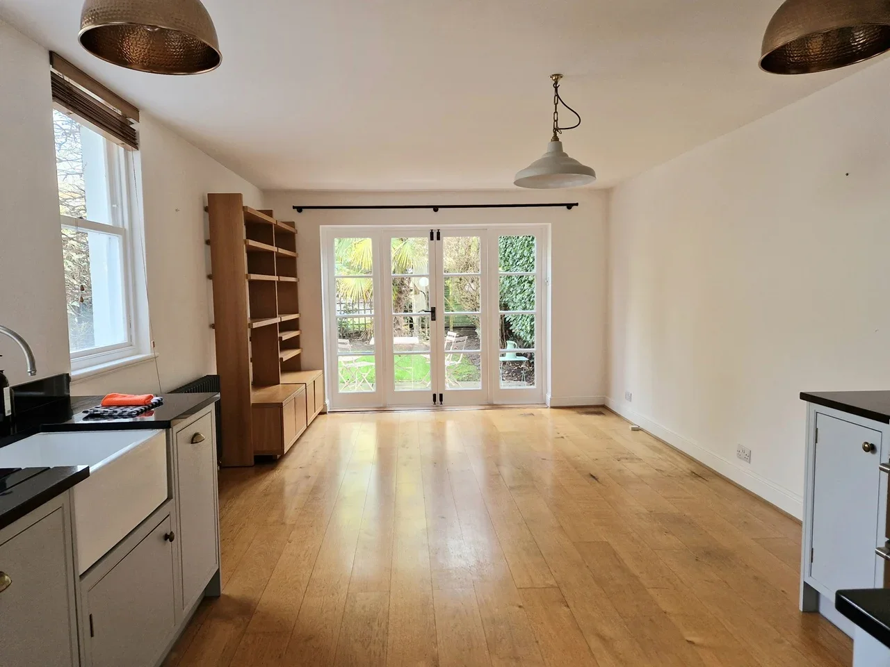 Flat Buckingham Road in Greater London