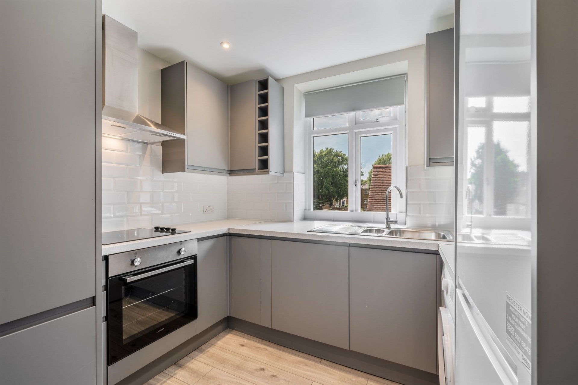 Flat Kings Avenue in Greater London