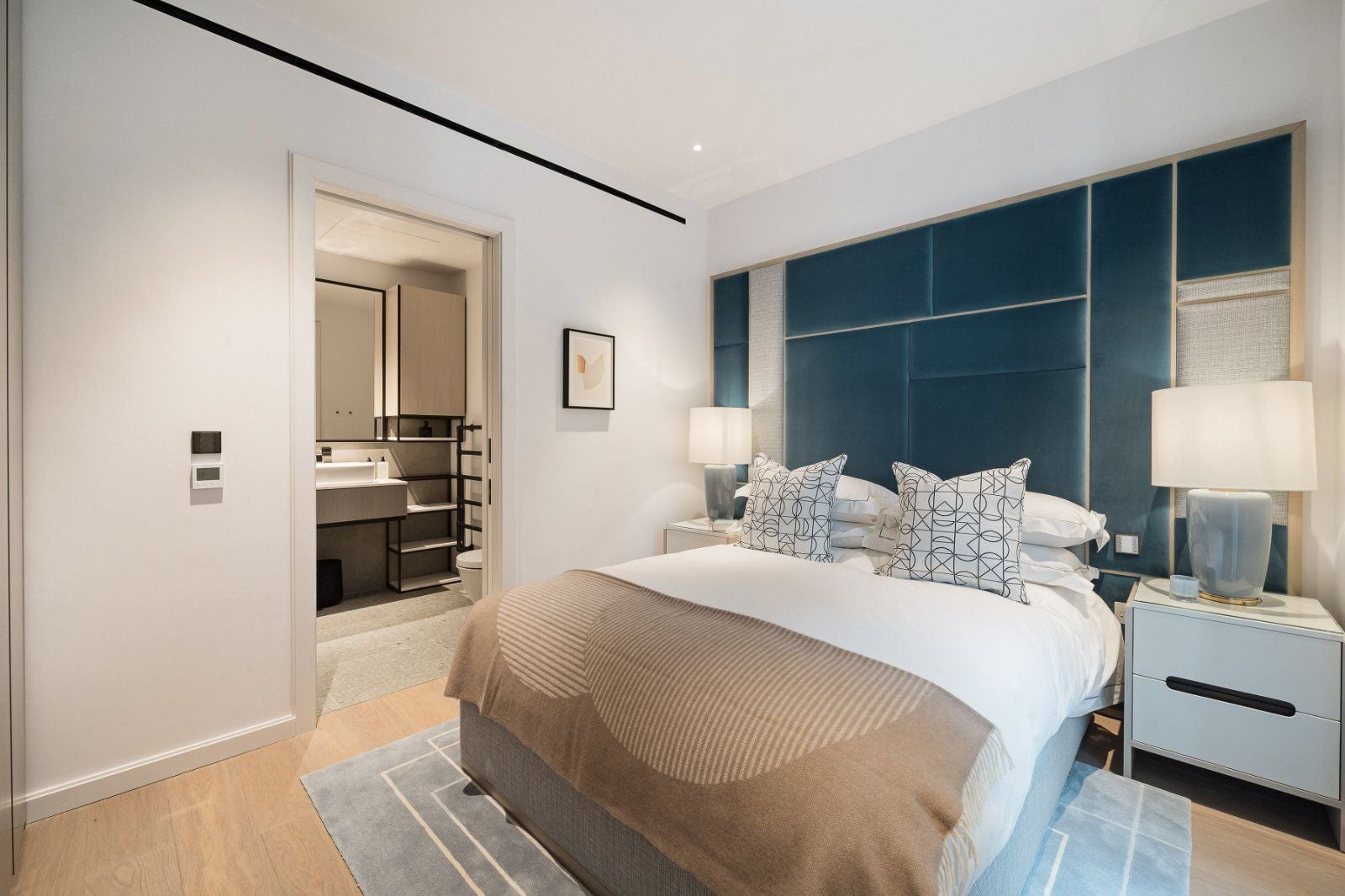 Flat Basil Street in Greater London