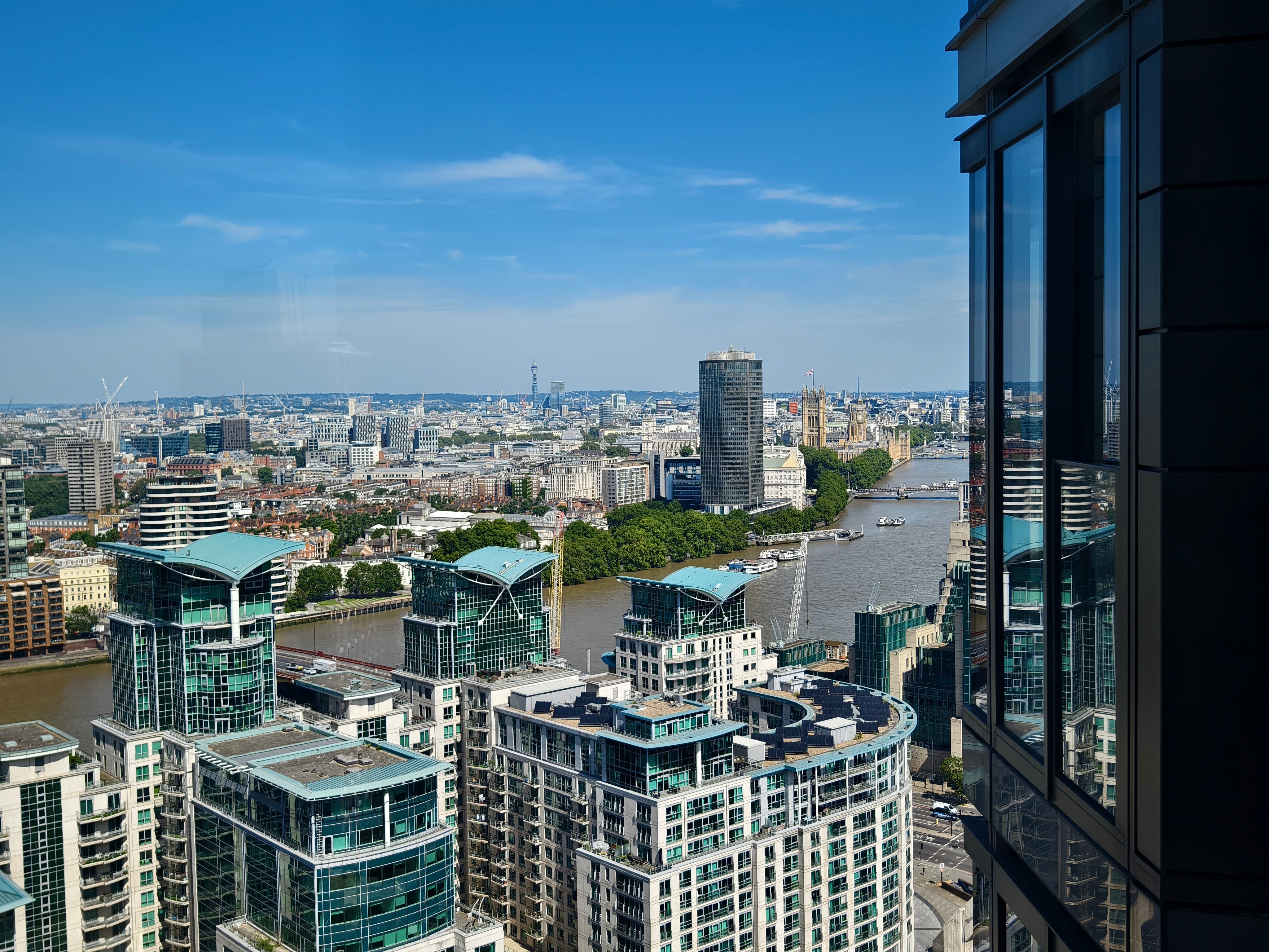 Flat Bondway in Greater London