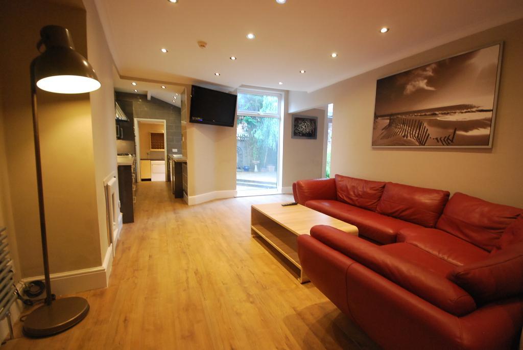 House Ashlyn Grove in Manchester
