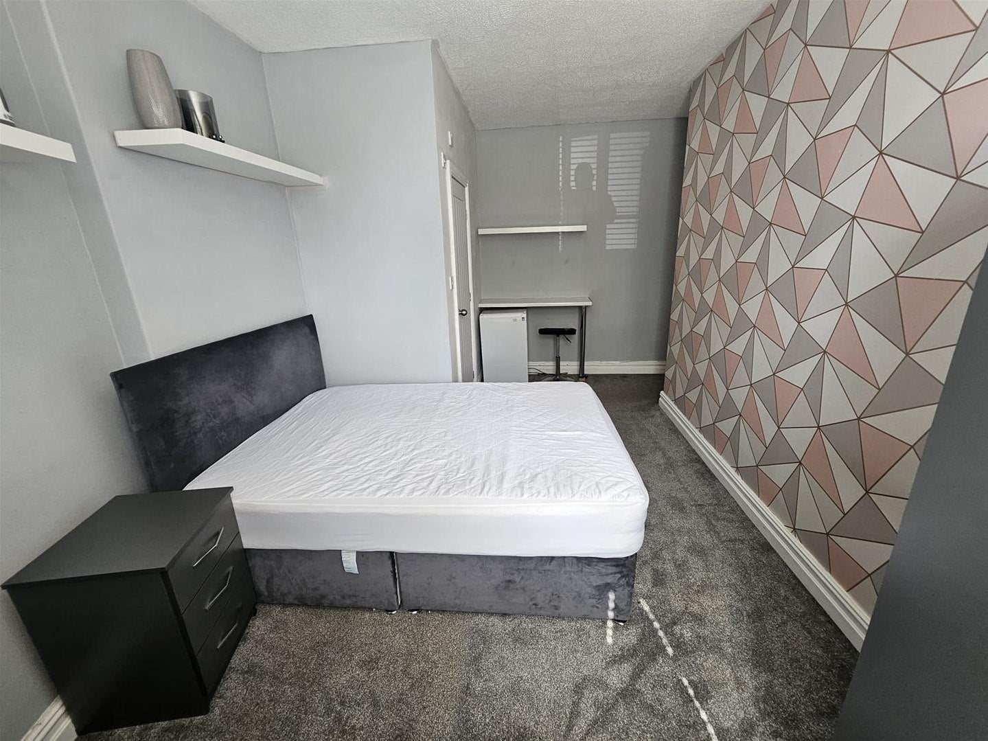 Room Fern Street in Farnworth