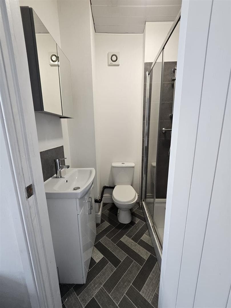 Room Fern Street in Farnworth