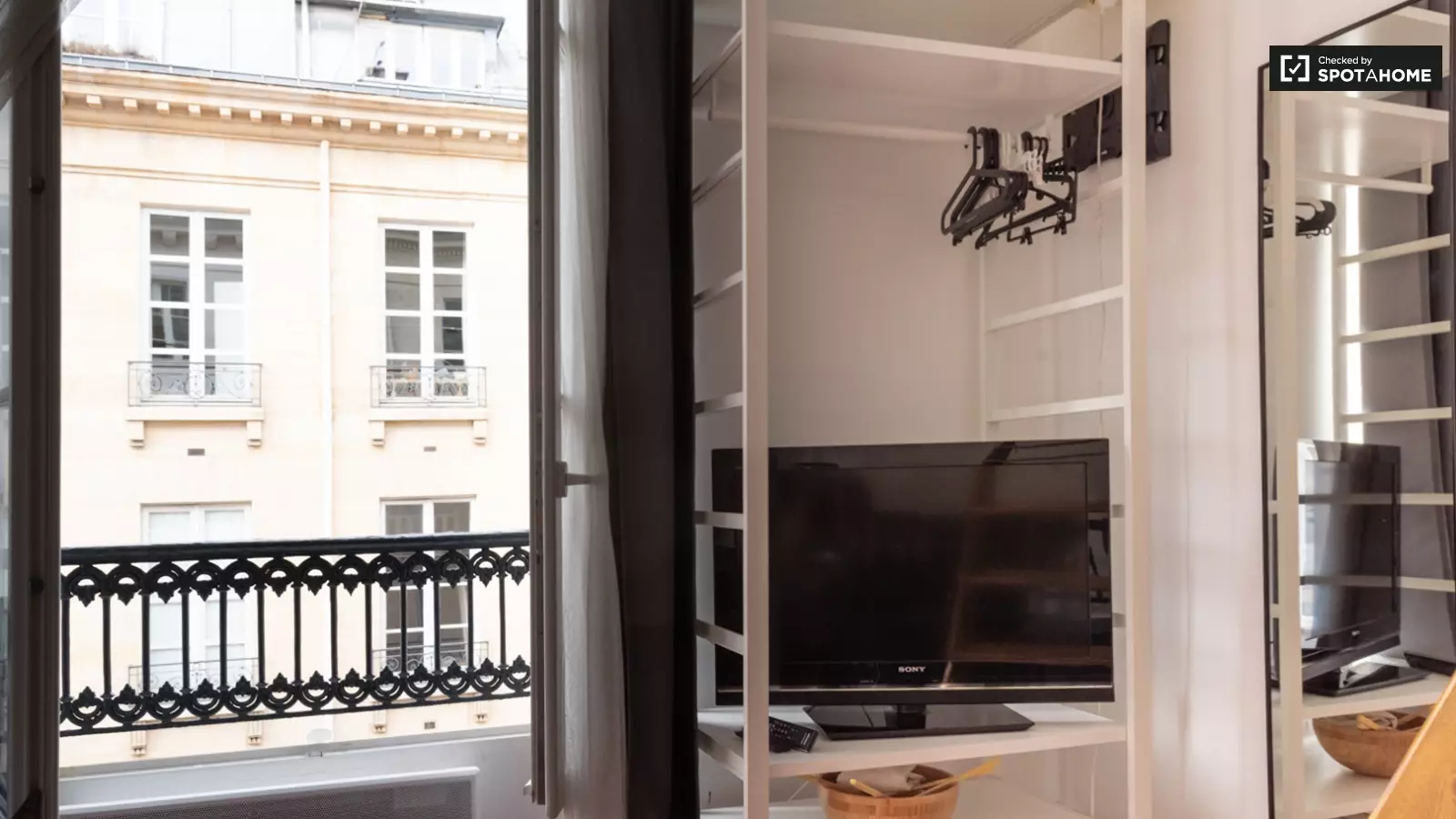 Appartement Rue Casimir Delavigne à Paris