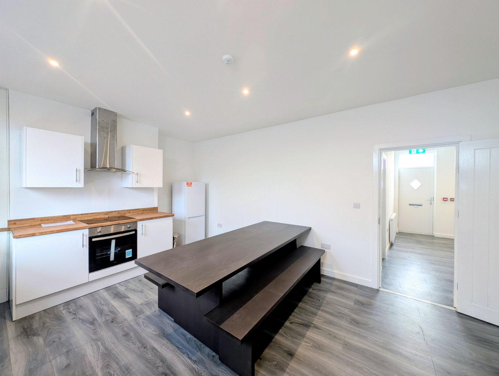 Room Burlington Road in Leeds