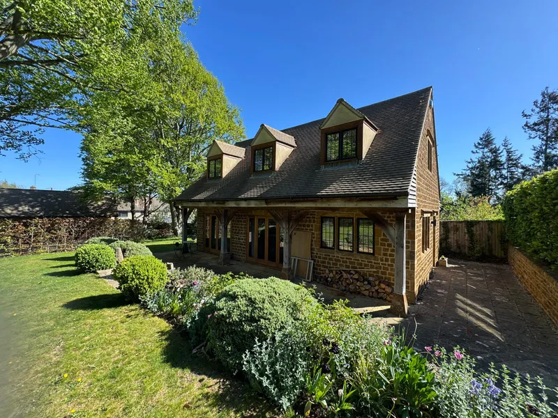 House Horn Hill in Cherwell District