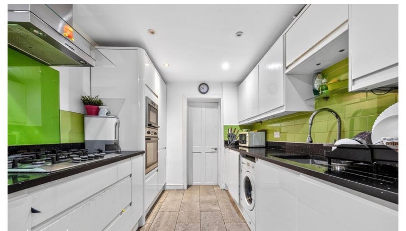 Room Crunden Road in Greater London