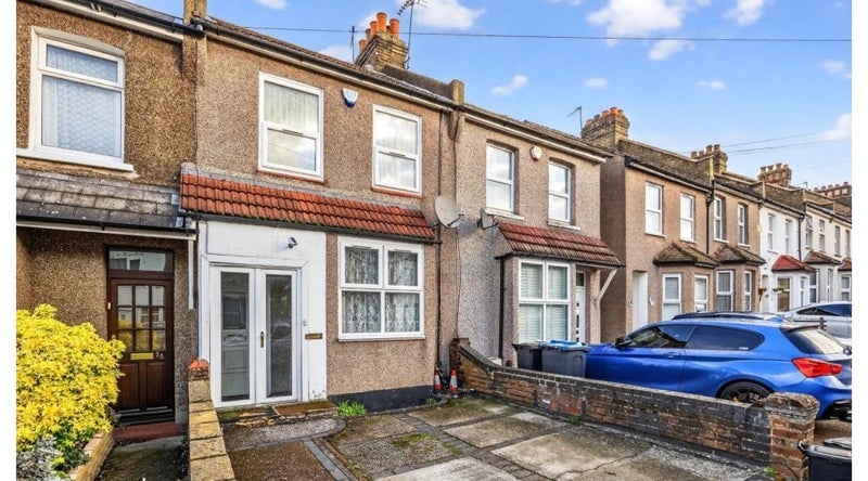 Room Crunden Road in Greater London