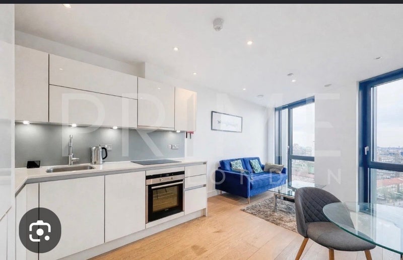 Flat Salamanca Street in Greater London