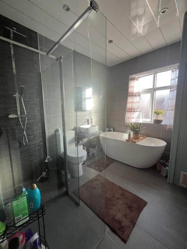 Room Lindale Road in Newcastle upon Tyne