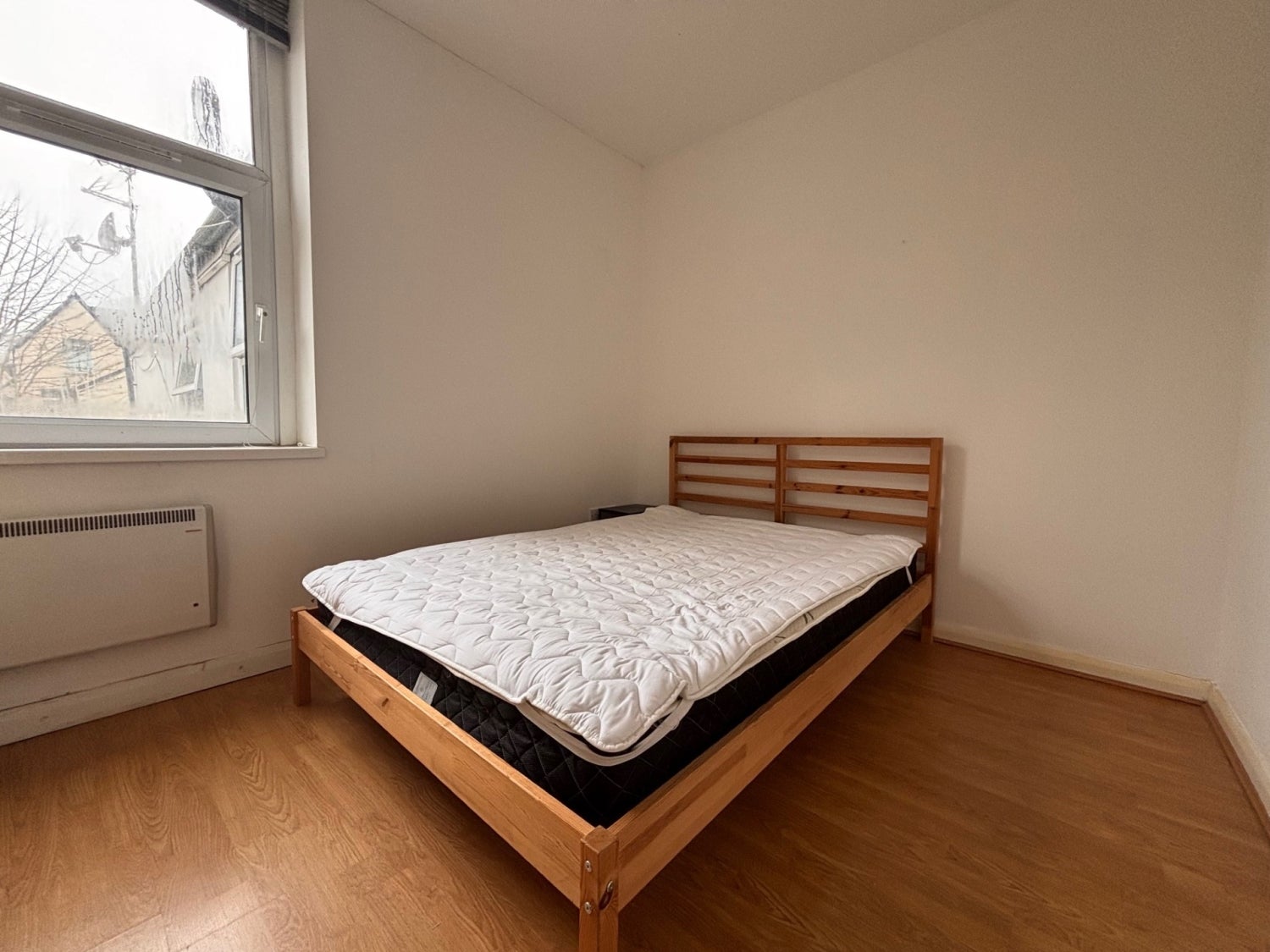 Flat Connaught Road in Cardiff