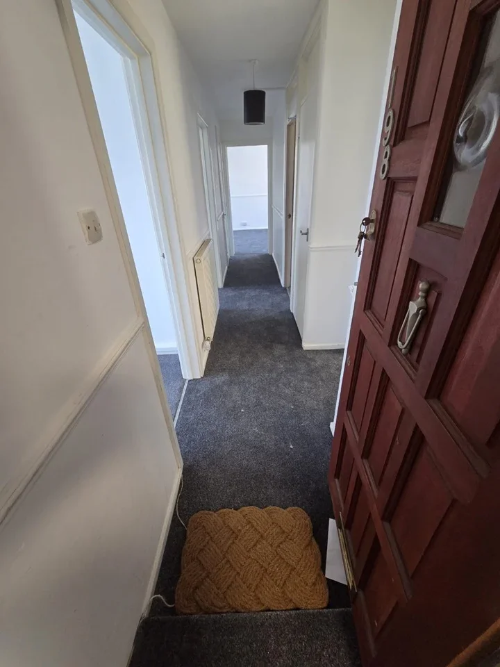 Flat Turpin Avenue in Greater London