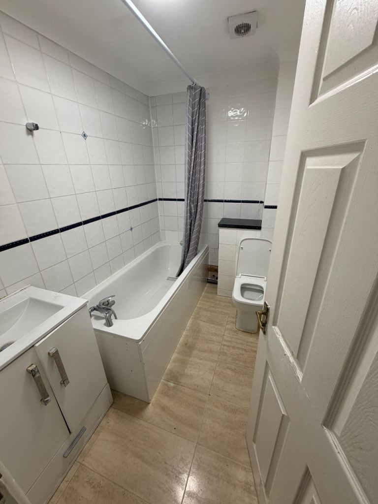 Flat Minimax Close in Greater London