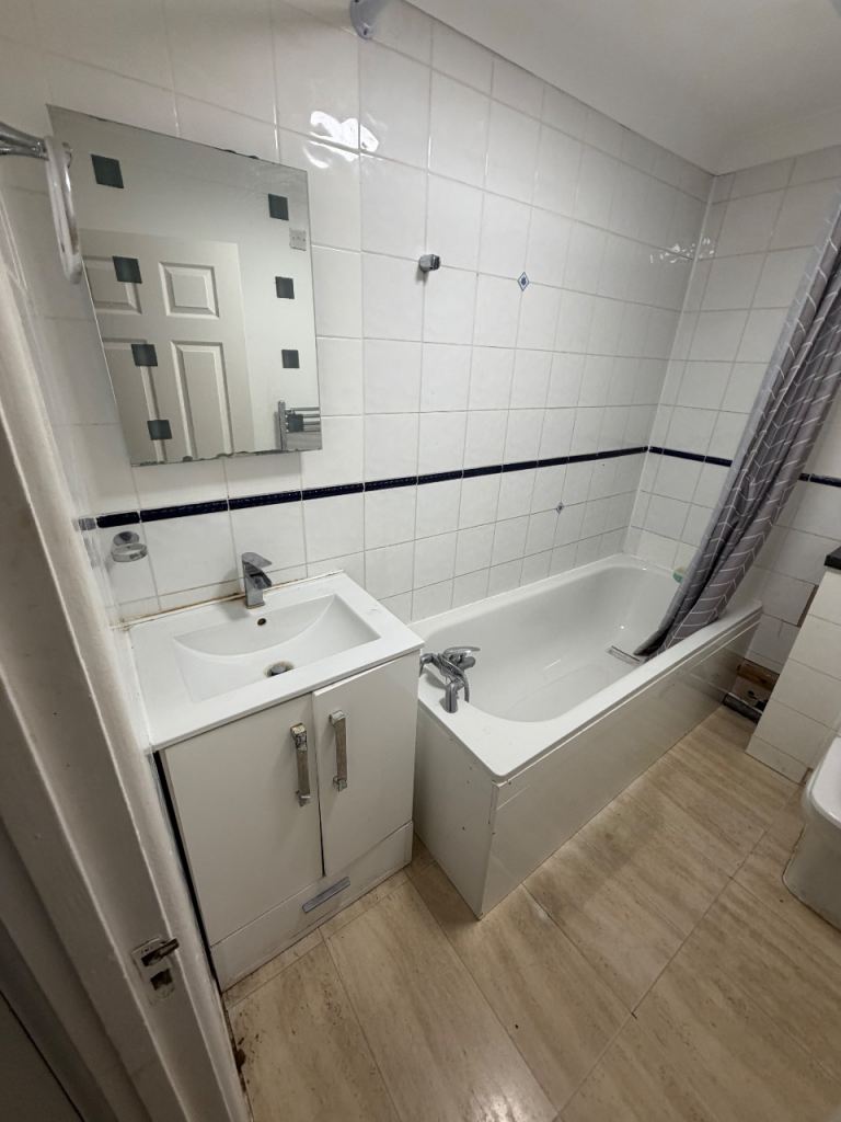 Flat Minimax Close in Greater London