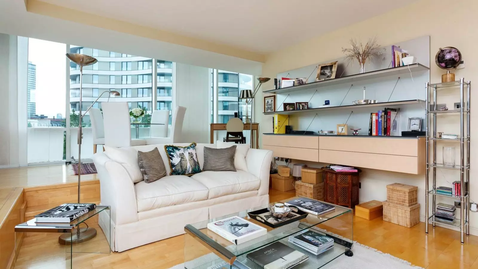 Flat Grosvenor Road in City of Westminster