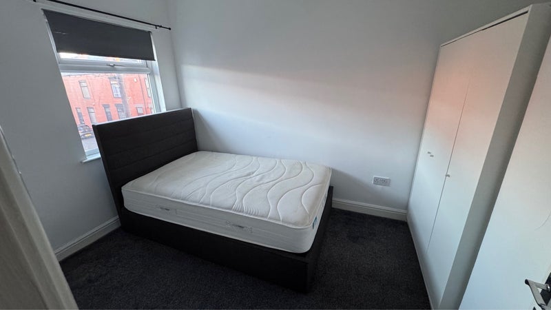 Room Sumner Street in Wigan