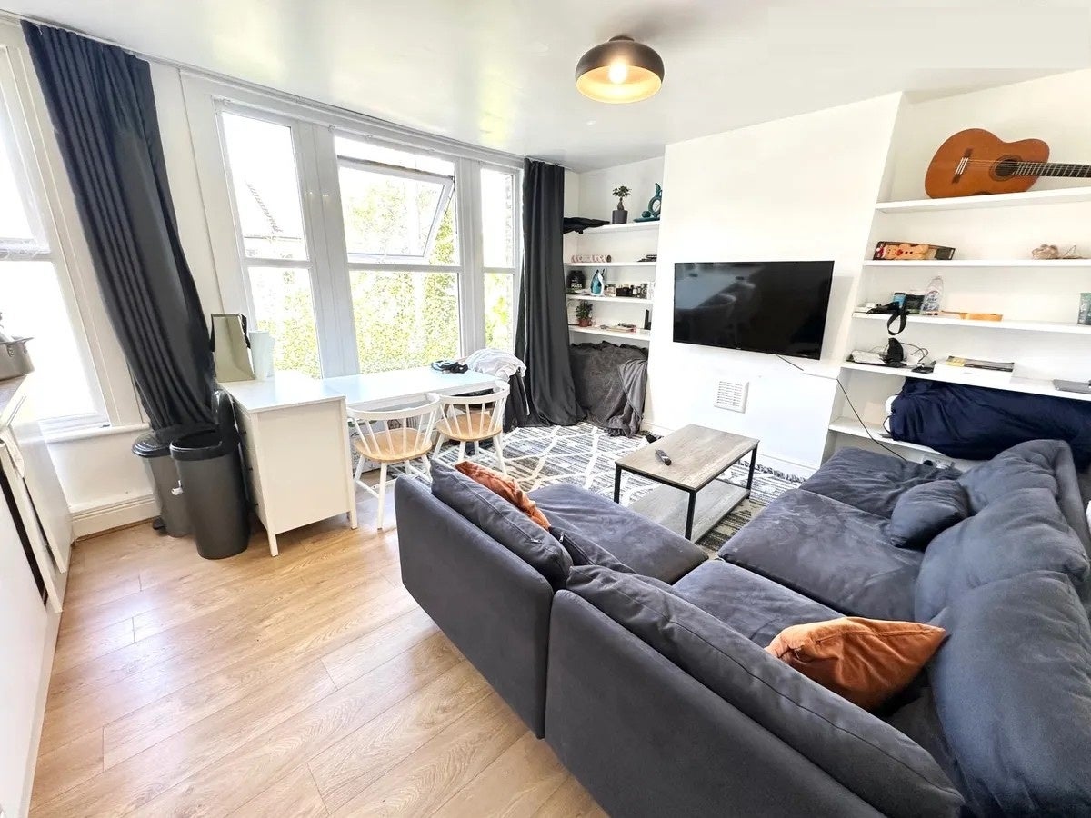 Flat Russell Road in Greater London