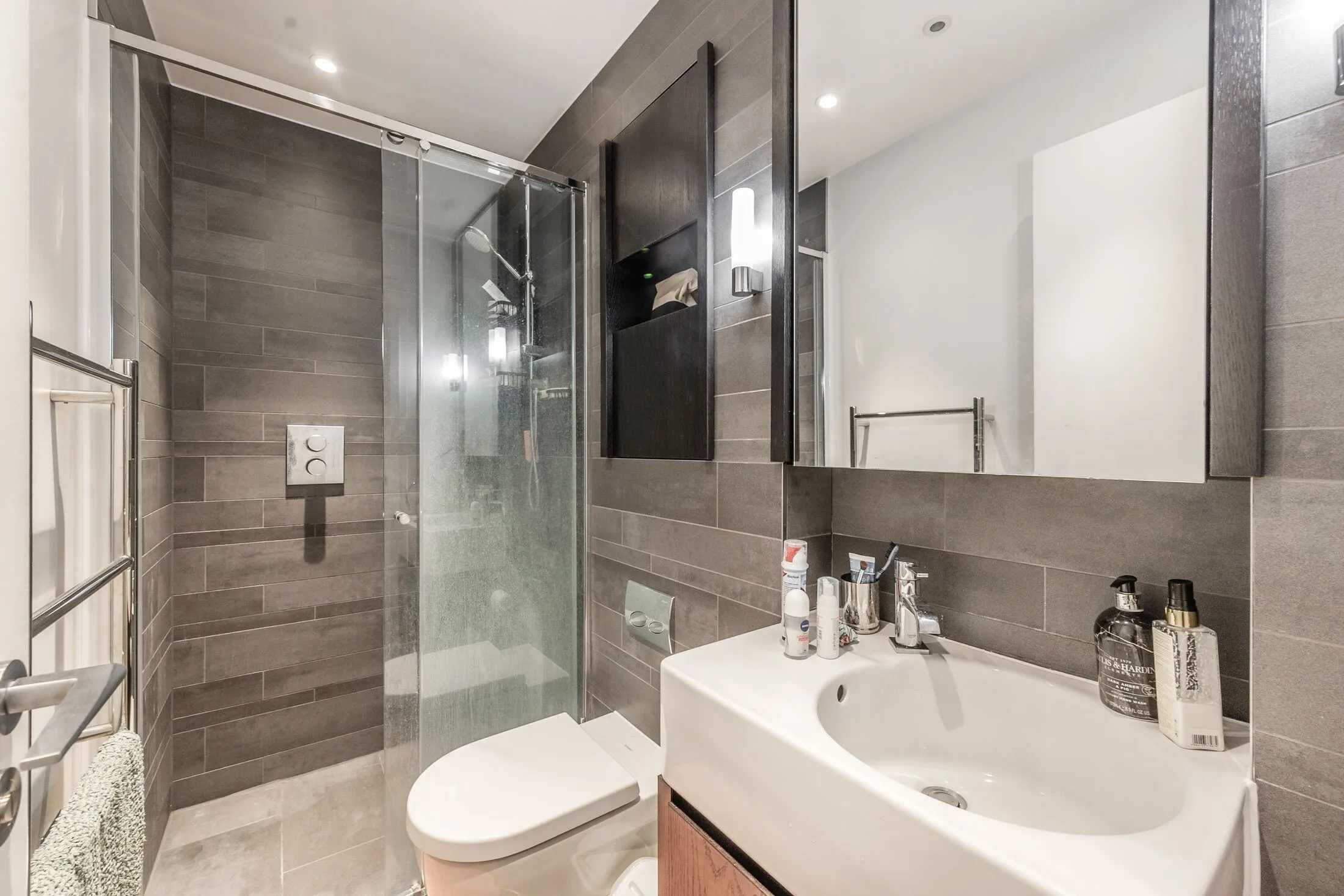 Flat Radnor Walk in Greater London