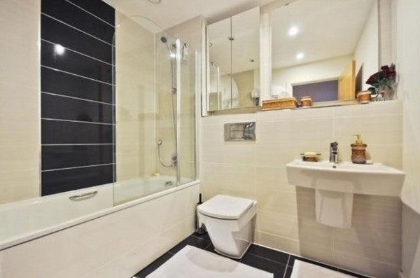 Room Meadowview Road in Greater London