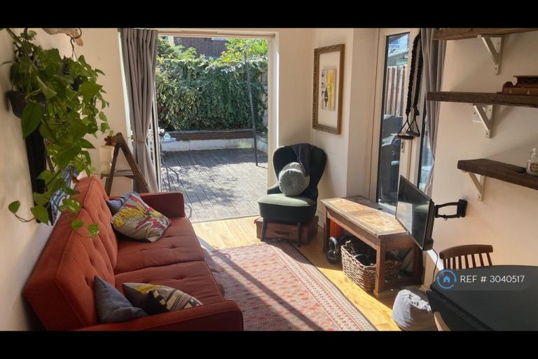 Flat Antill Road in Greater London