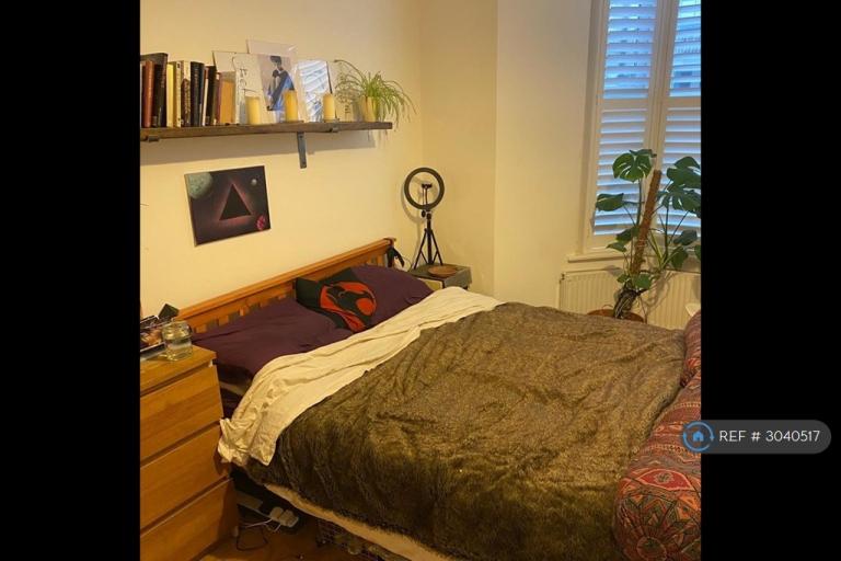 Flat Antill Road in Greater London