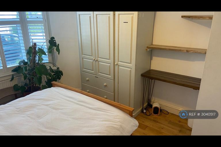 Flat Antill Road in Greater London
