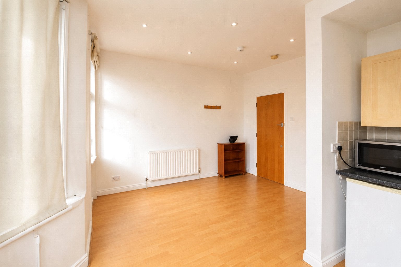 Flat Bensham Lane in Greater London