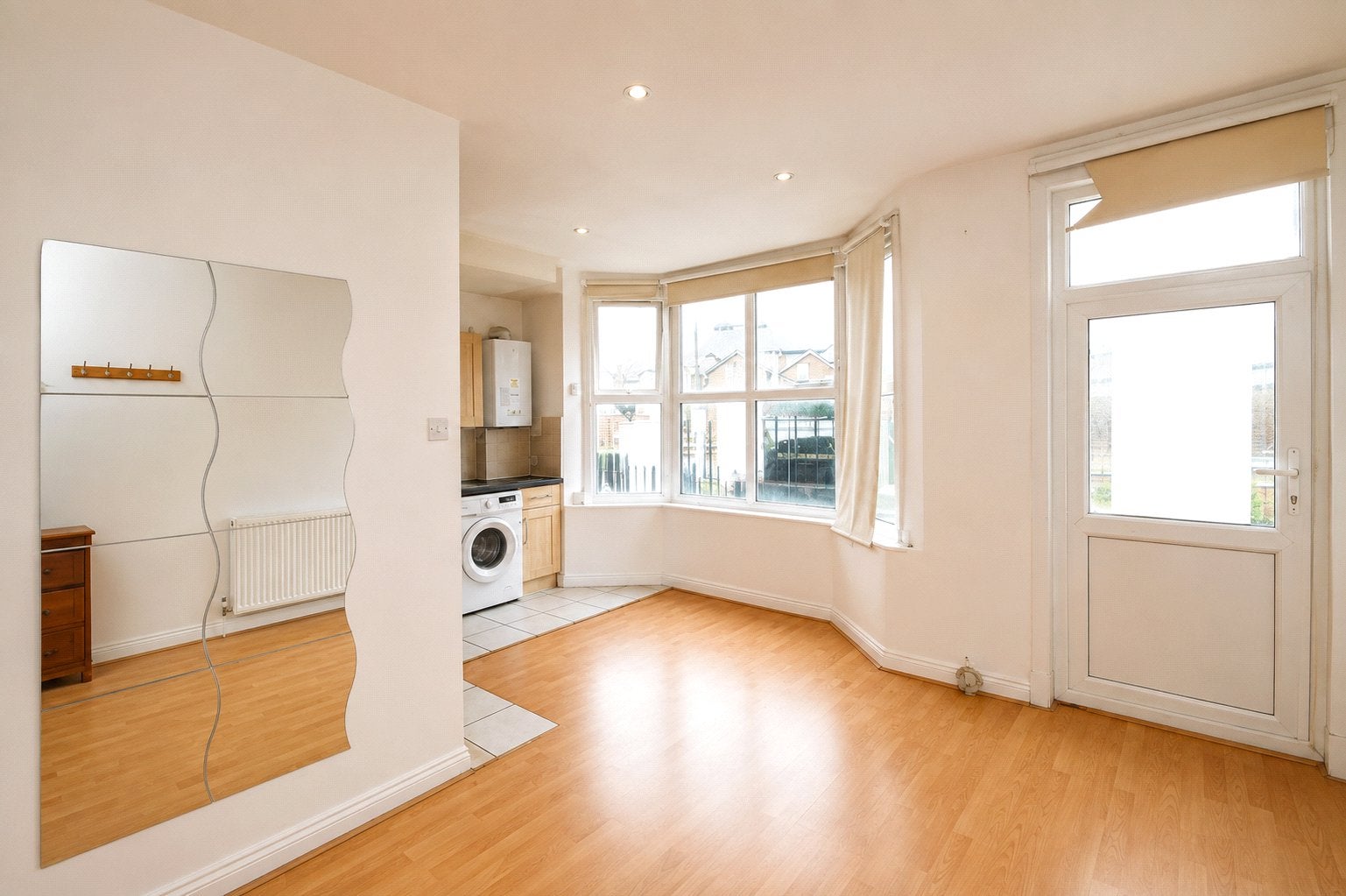 Flat Bensham Lane in Greater London