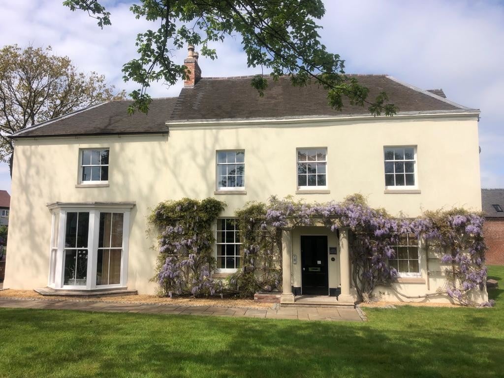 Flat Hamstall Close in Lichfield