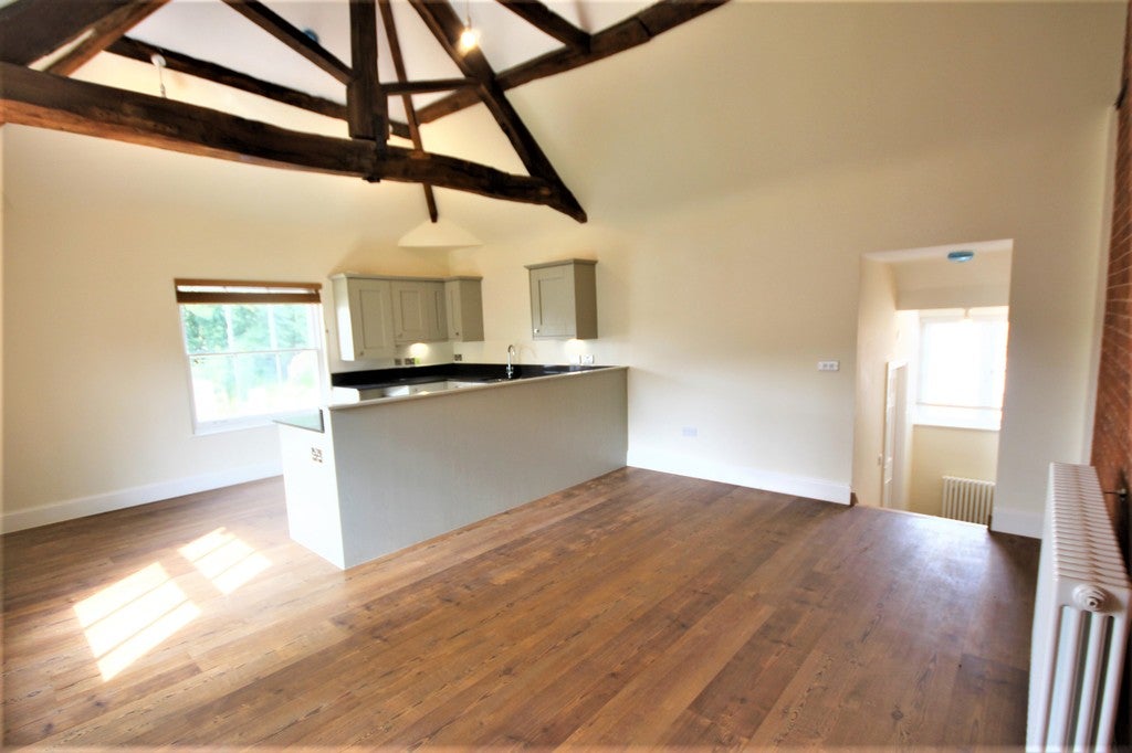 Flat Hamstall Close in Lichfield