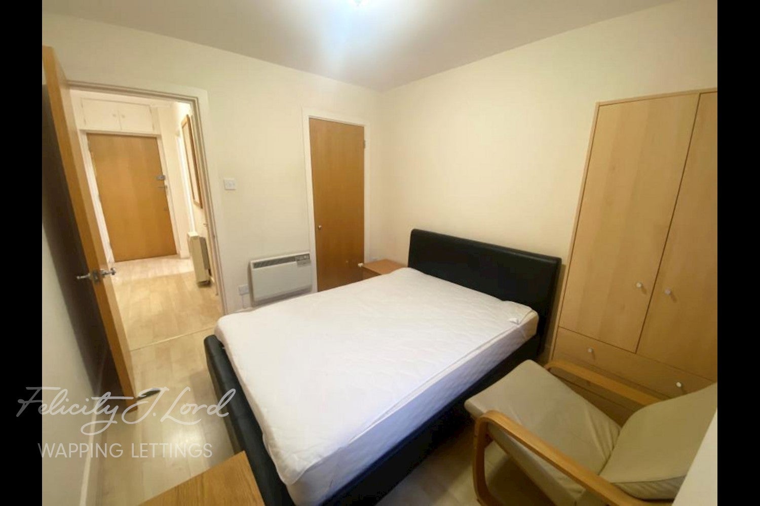 Flat Commercial Road in Greater London