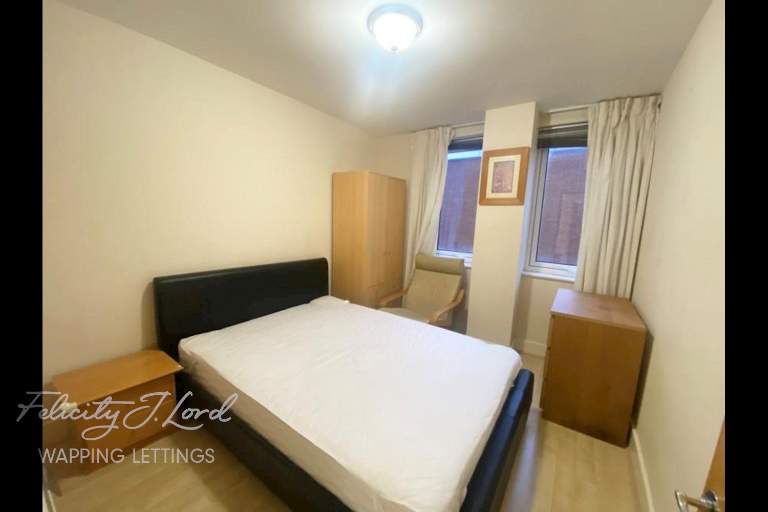 Flat Commercial Road in Greater London