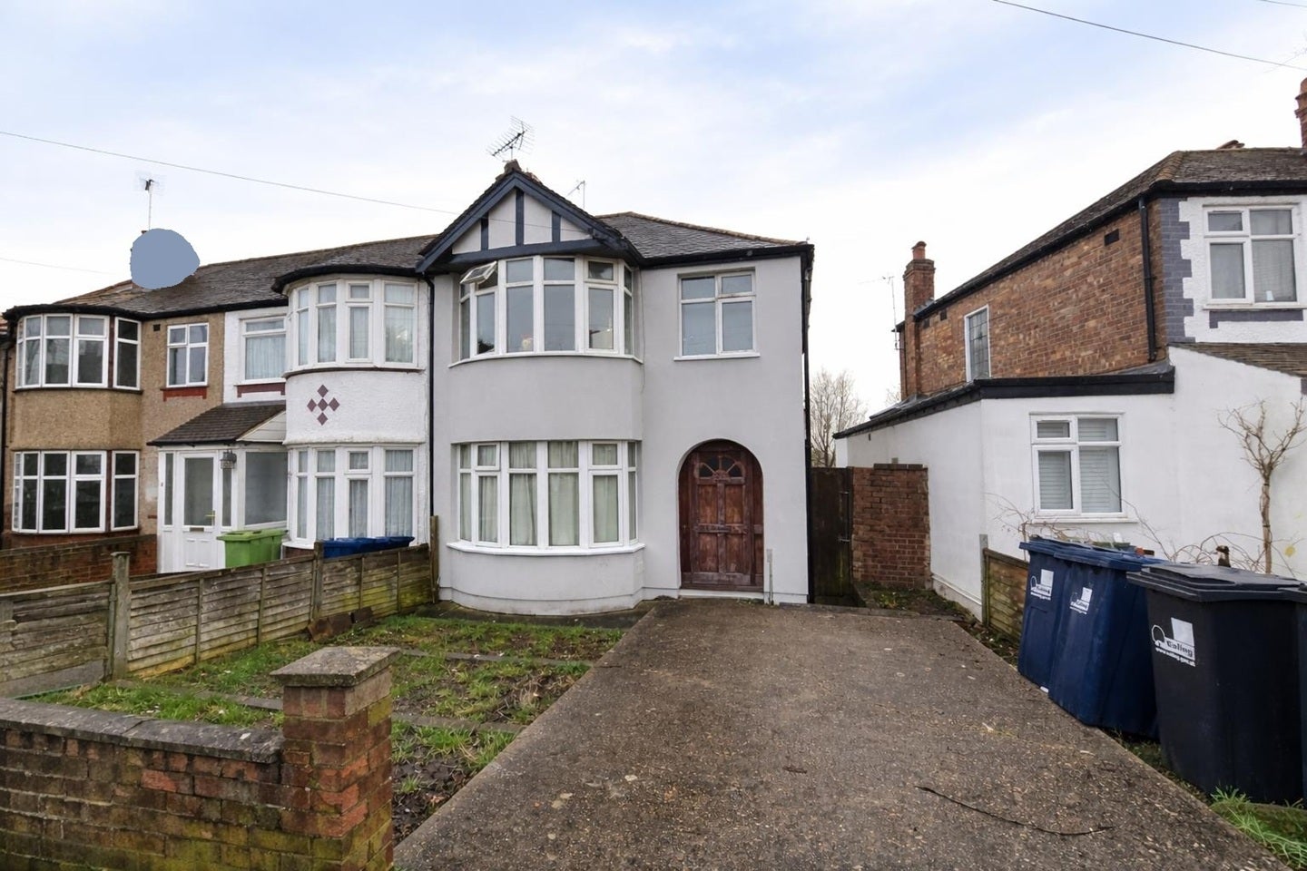 Flat Conway Crescent in Greater London
