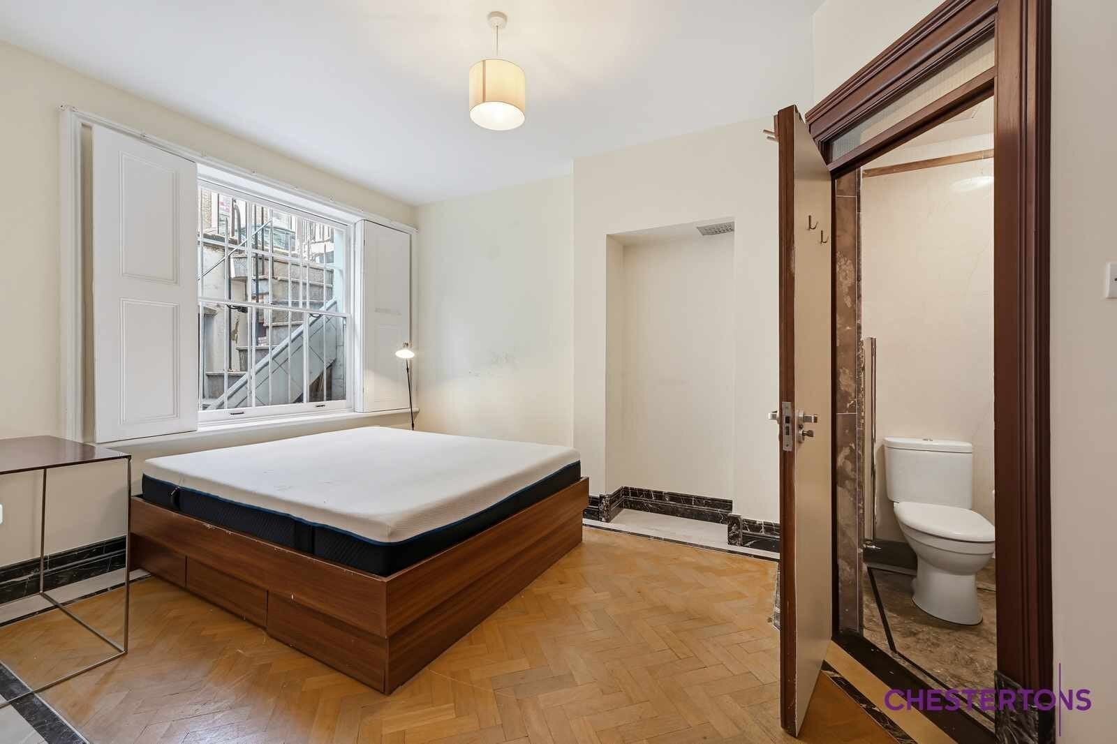 Flat Oakley Street in Greater London