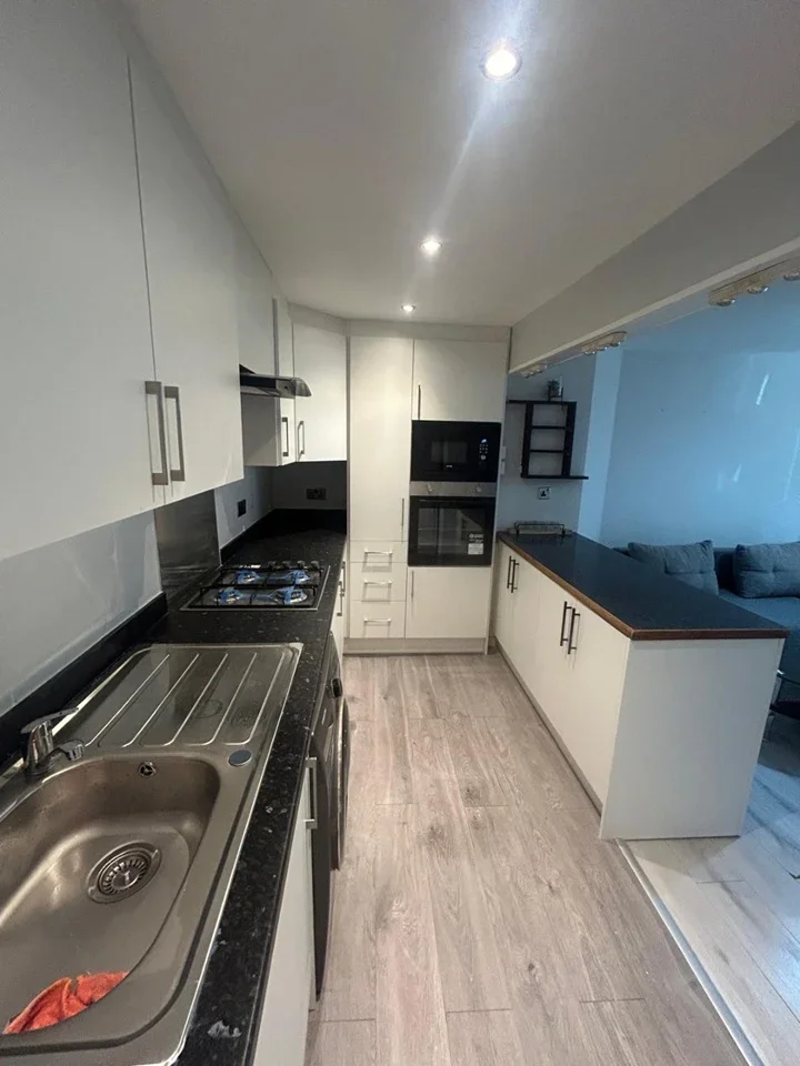 Flat East Avenue in Greater London
