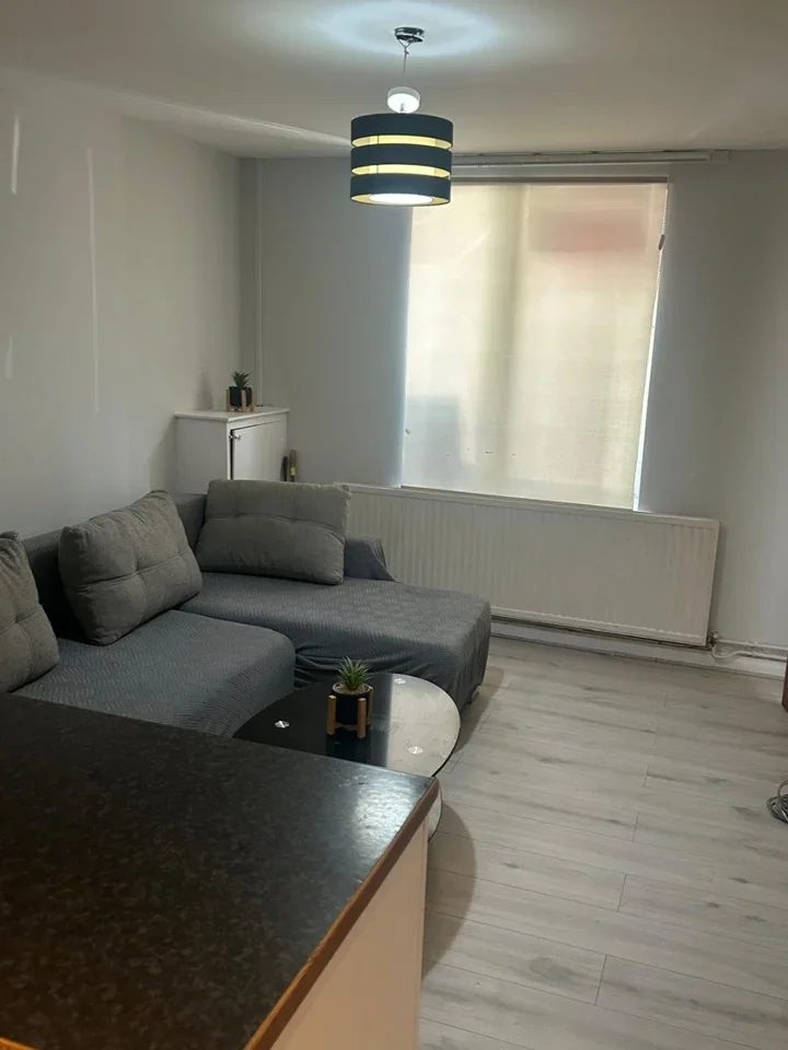 Flat East Avenue in Greater London