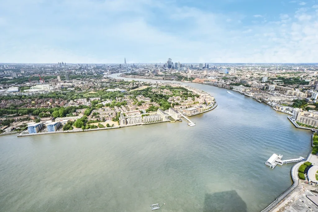 Flat Clove Crescent in Greater London