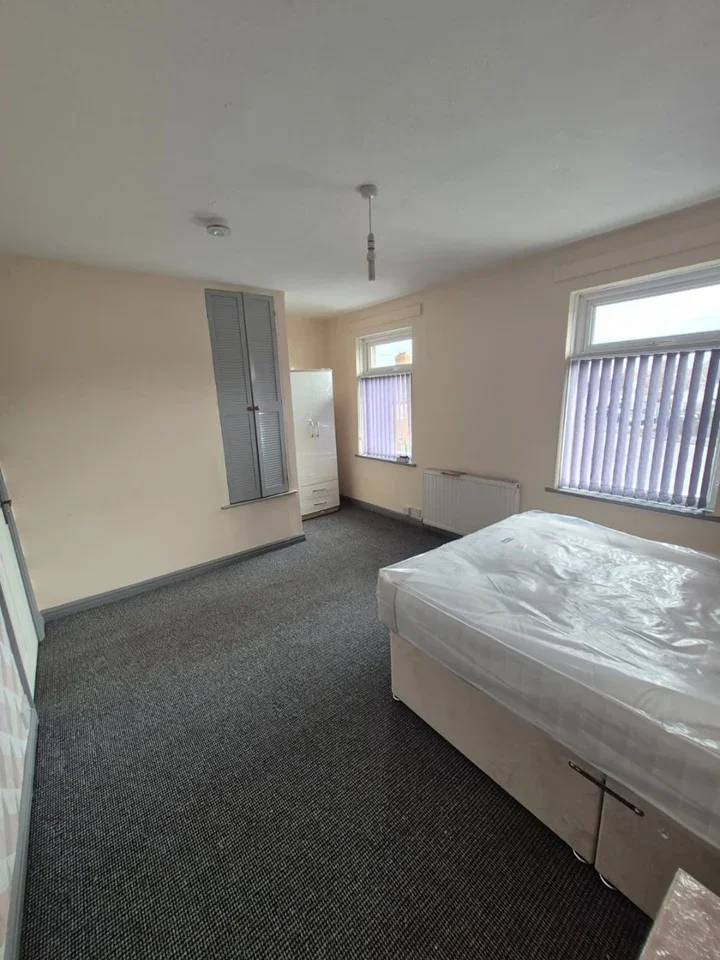 House Broom Hall Crescent in Birmingham