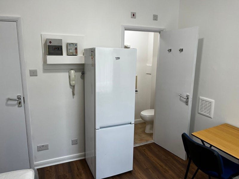 Room Queen's Road in Greater London