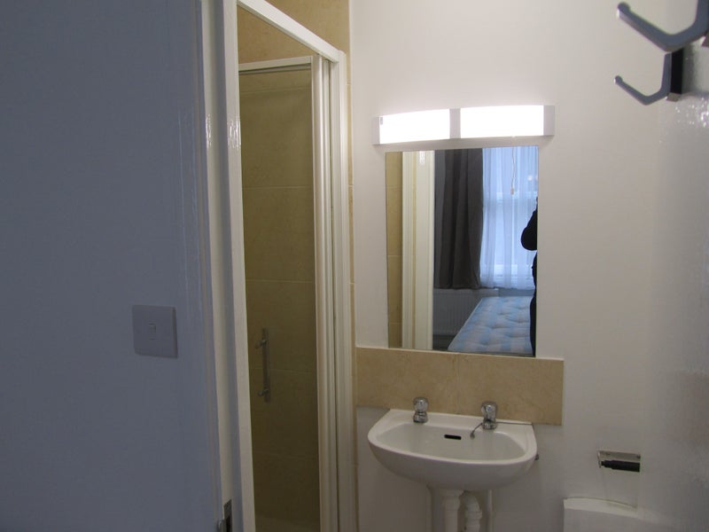 Room Queen's Road in Greater London